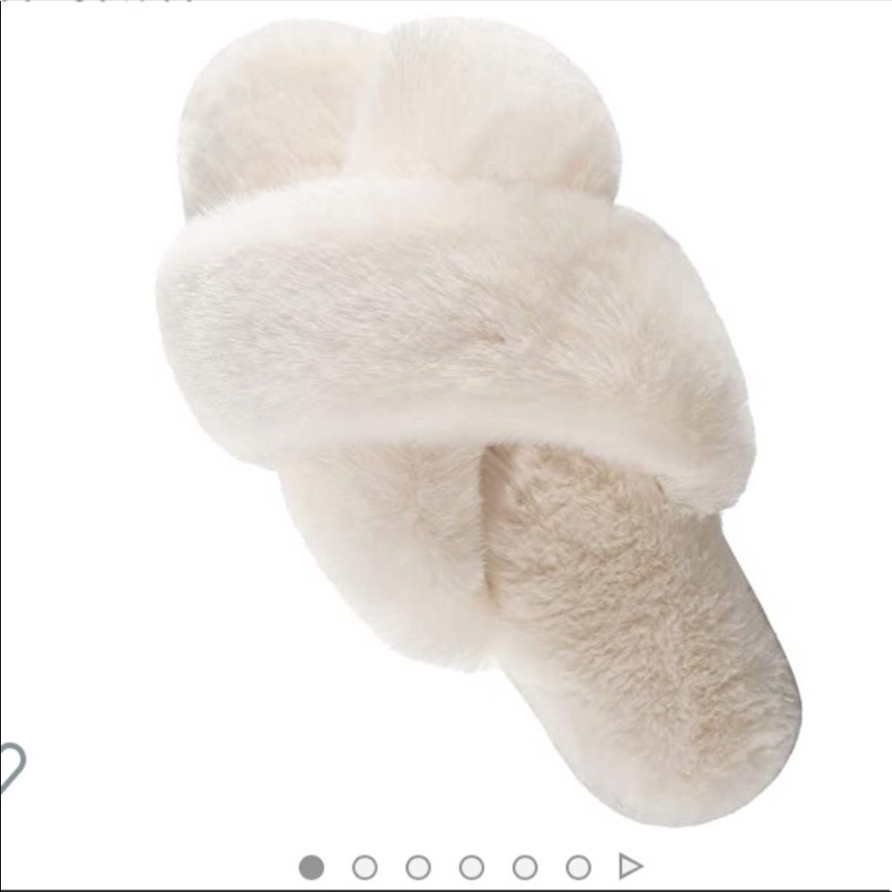 NWOT ivory cream criss cross open toe slippers. Size 7/8.